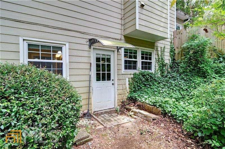 Photo 62 of 78 - 945 Whitehawk Trl, Lawrenceville, GA 30043