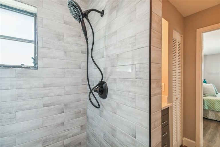 Photo 33 of 42 - 8010 Diagonal Rd N, Saint Petersburg, FL 33702