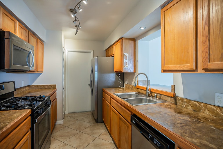 Photo 9 of 20 - 875 Pasadena Ave, Longwood, FL 32750