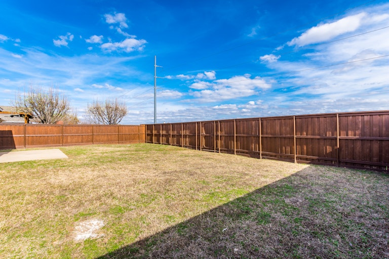 Photo 29 of 29 - 613 Overton Dr, Wylie, TX 75098