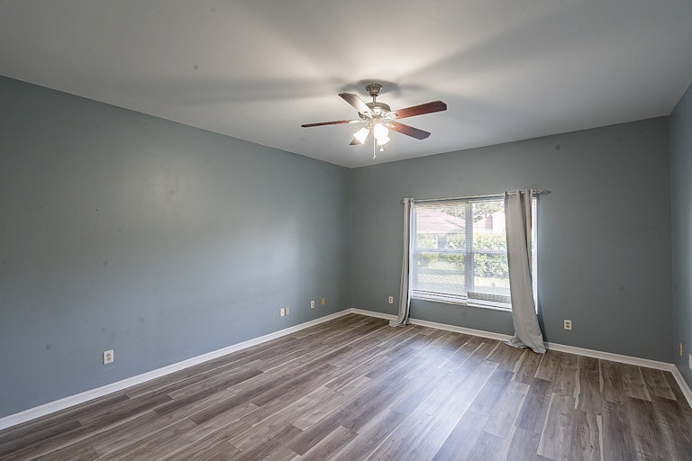 Photo 16 of 27 - 443 Sandestin Dr, Winter Haven, FL 33884