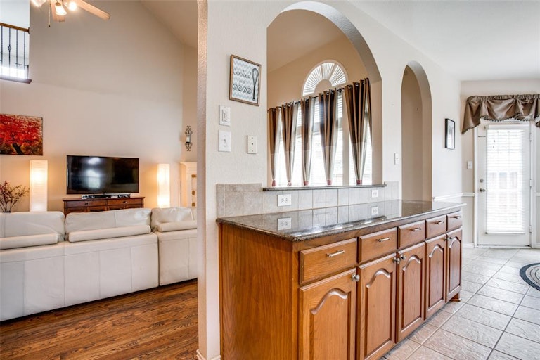 Photo 11 of 38 - 5803 Lone Rock Rd, Frisco, TX 75036