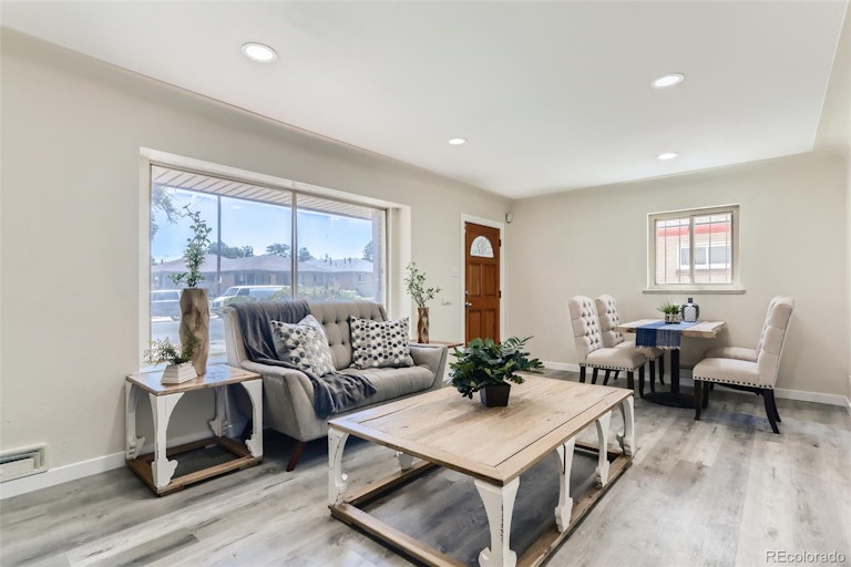 Photo 3 of 30 - 3261 Ivy St, Denver, CO 80207