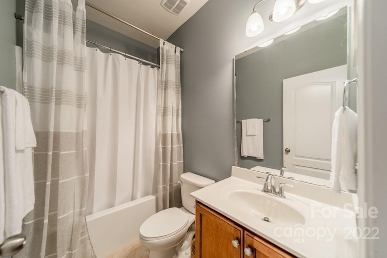 Photo 15 of 38 - 5726 Kildare Ct, Belmont, NC 28012
