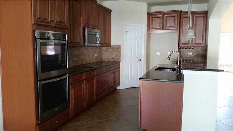 Photo 5 of 25 - 1229 Hillandale Reserve Dr, Tampa, FL 33613