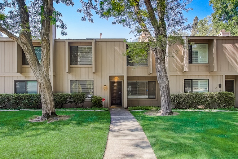 Photo 14 of 35 - 106 Hartnell Pl, Sacramento, CA 95825