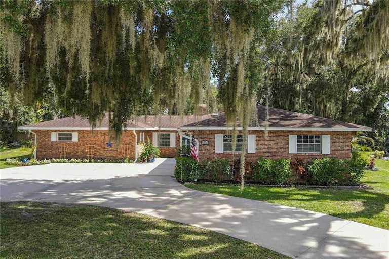 Photo 1 of 56 - 721 W Nelson St, Tavares, FL 32778