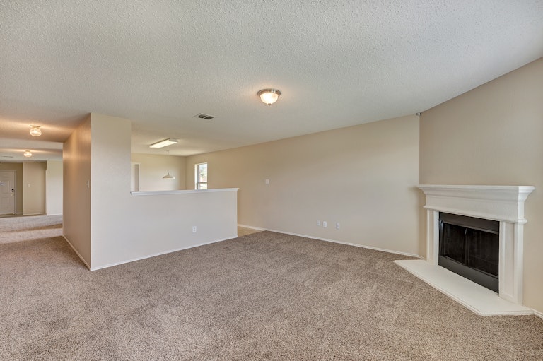 Photo 10 of 22 - 4901 Parkview Hills Ln, Fort Worth, TX 76179