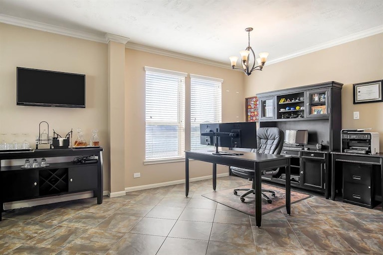 Photo 5 of 24 - 2018 Cadbury Castle Ln, Fresno, TX 77545