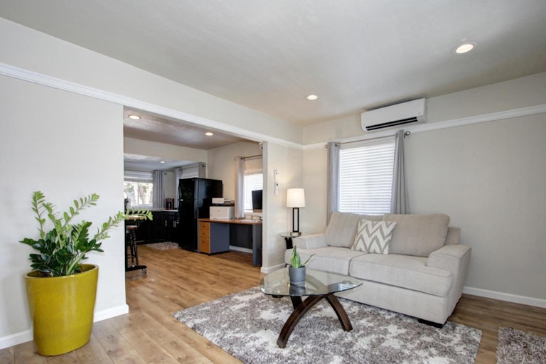 Photo 9 of 36 - 3808 32nd St, Sacramento, CA 95820