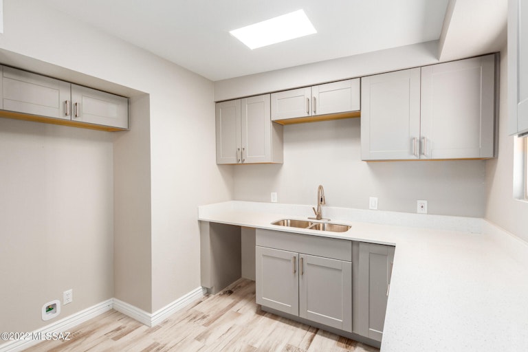 Photo 12 of 30 - 17 W Andrew Potter St, Corona De Tucson, AZ 85641