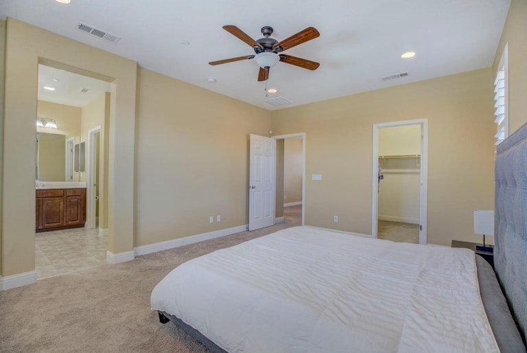 Photo 13 of 35 - 4848 Ammolite Way, Elk Grove, CA 95757