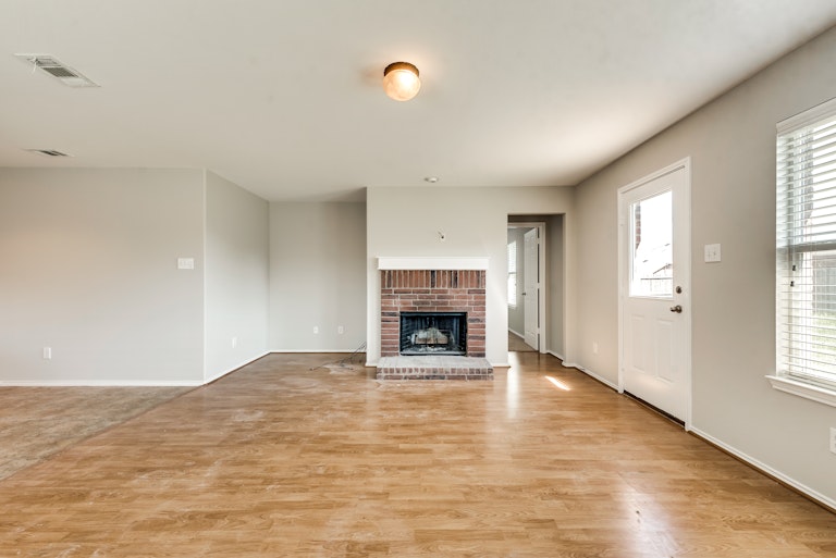 Photo 16 of 31 - 602 Azalea Dr, Fate, TX 75087