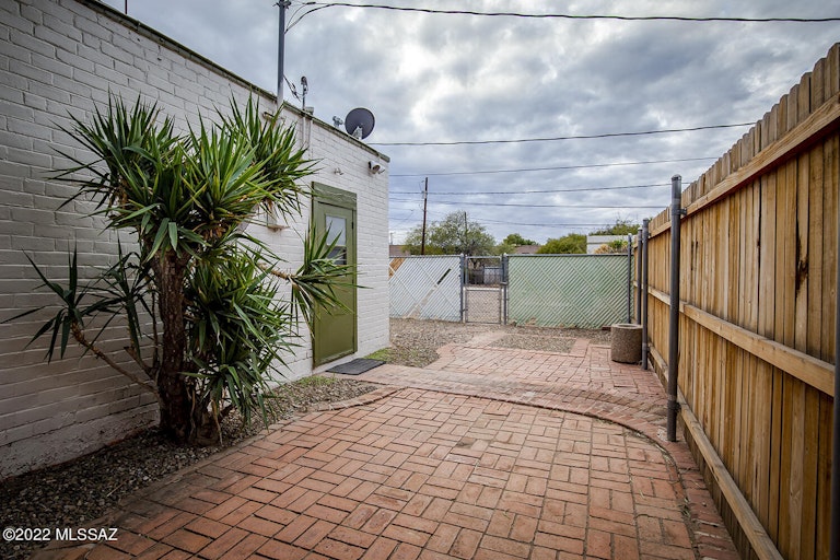 Photo 15 of 43 - 1548 E 9th St, Tucson, AZ 85719