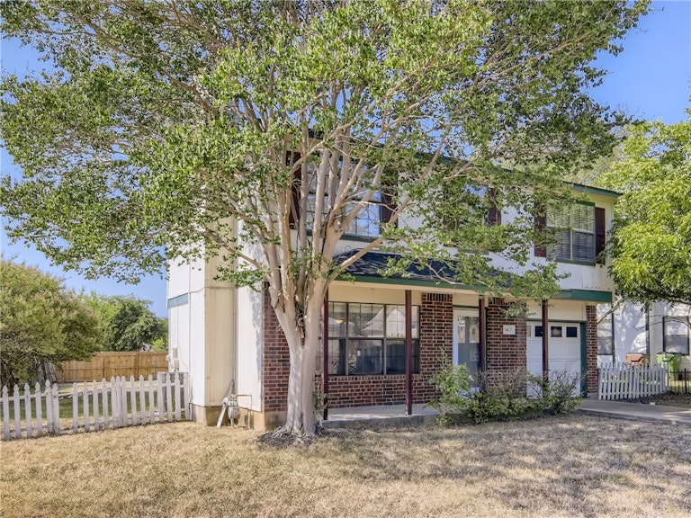 Photo 1 of 11 - 1417 E Logan St, Round Rock, TX 78664