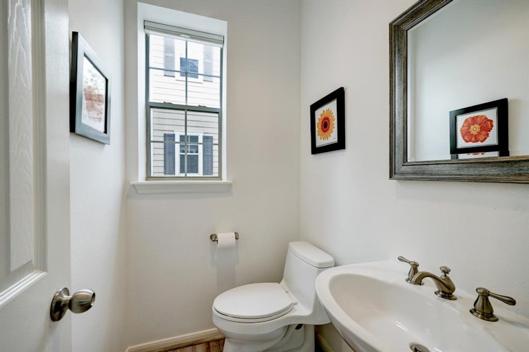 Photo 3 of 20 - 3001 Murworth Dr #501, Houston, TX 77025