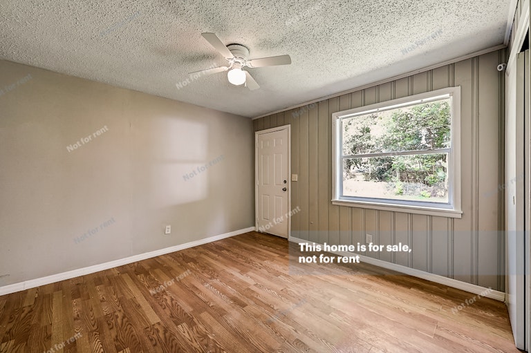 Photo 22 of 27 - 3503 Rogero Rd, Jacksonville, FL 32277