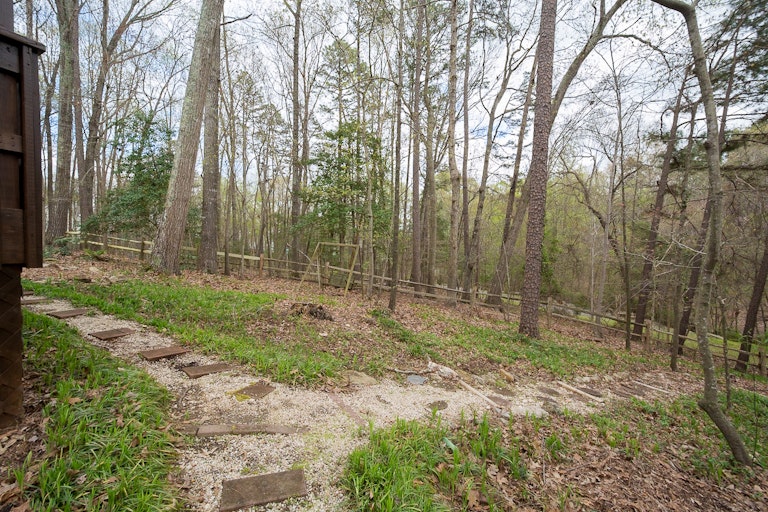 Photo 28 of 30 - 8604 Carolingian Ct, Raleigh, NC 27615