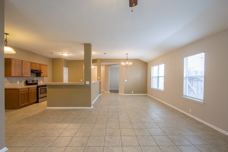 Photo 4 of 17 - 3422 Kodiak Diamond, San Antonio, TX 78245