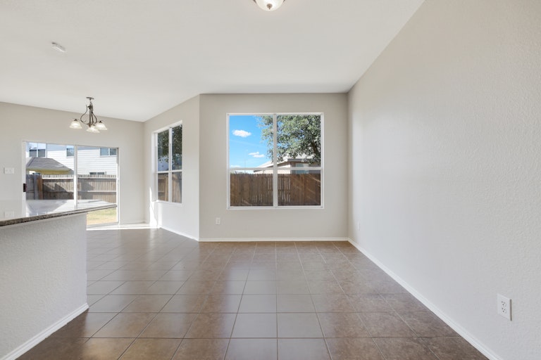 Photo 15 of 38 - 4909 Blue Top Dr, Fort Worth, TX 76179