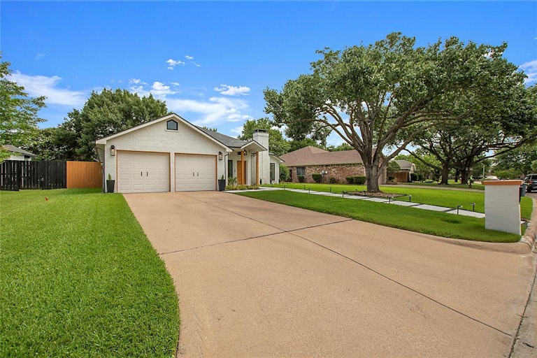 Photo 27 of 32 - 12 Monterey Dr, Roanoke, TX 76262