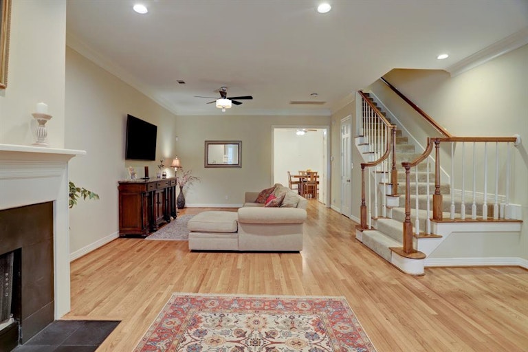 Photo 6 of 20 - 3235 Bellefontaine St, Houston, TX 77025