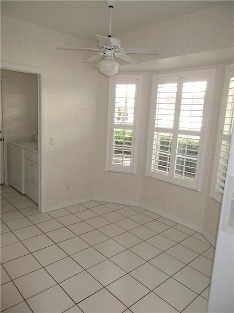 Photo 9 of 25 - 1448 Turnberry Dr, Venice, FL 34292