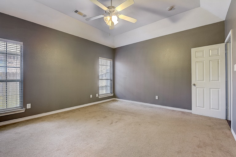 Photo 7 of 41 - 110 Harvest Hill Ln, Red Oak, TX 75154