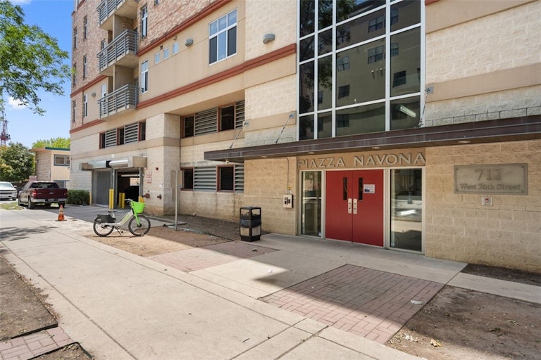 Photo 30 of 32 - 711 W 26th St #701, Austin, TX 78705