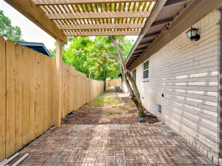 Photo 30 of 36 - 2019 Cheshire Dr, Austin, TX 78723