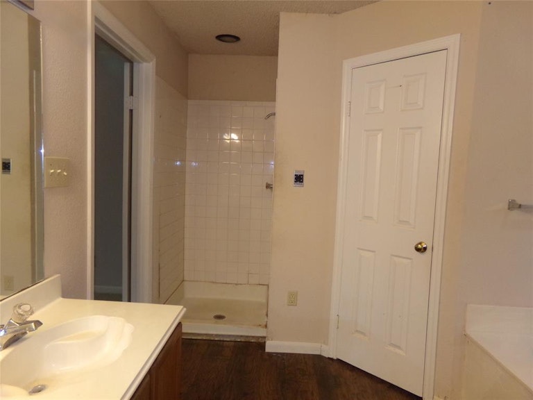 Photo 11 of 23 - 1133 Lexington Ln, Desoto, TX 75115