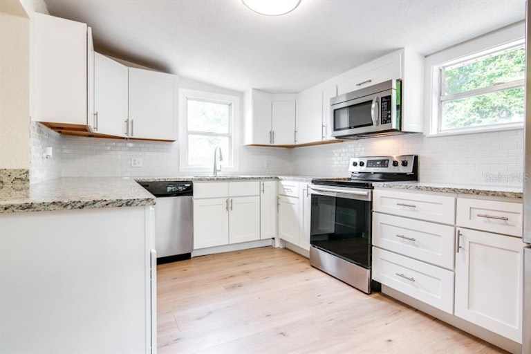 Photo 13 of 31 - 1580 Tioga Ave, Clearwater, FL 33756