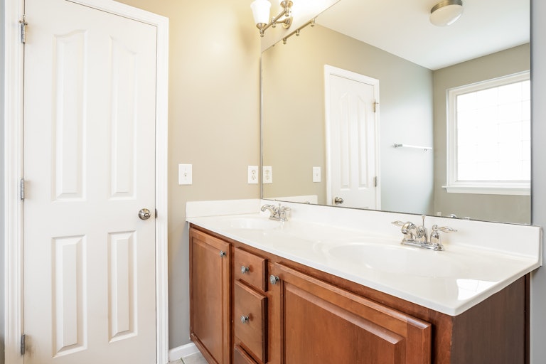 Photo 4 of 23 - 424 Hilltop View St, Cary, NC 27513