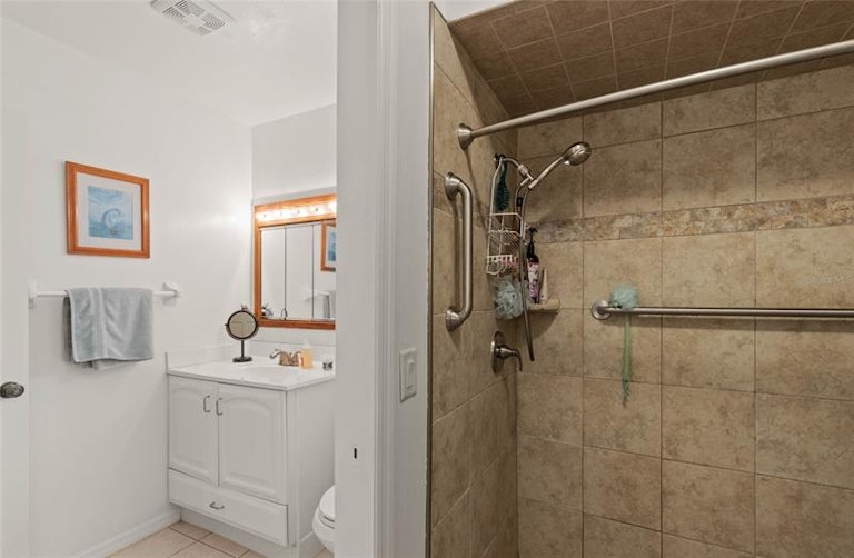 Photo 23 of 56 - 721 W Nelson St, Tavares, FL 32778