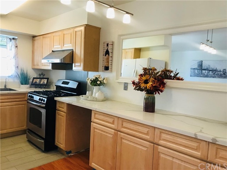Photo 10 of 42 - 1415 S White Ave Unit B, Pomona, CA 91766