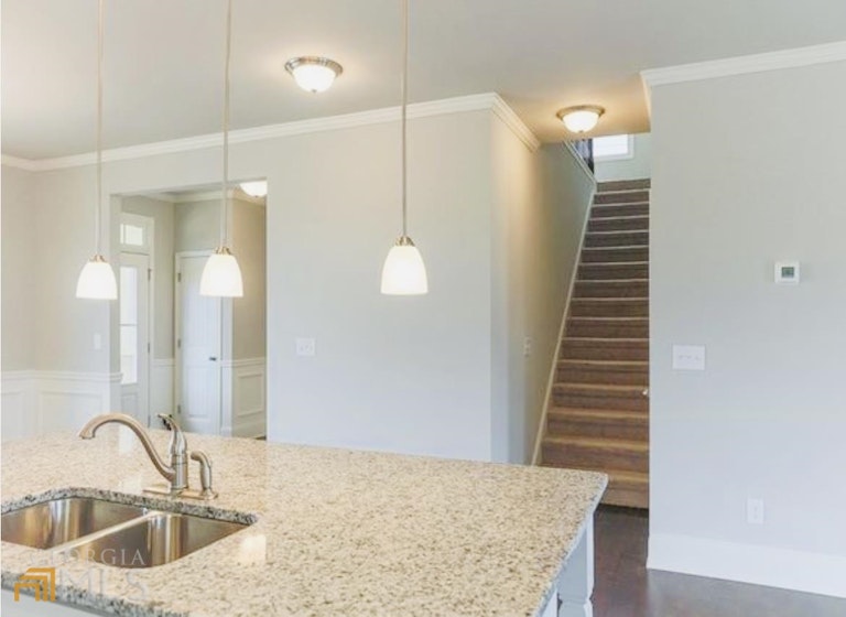 Photo 4 of 27 - 9927 Stretford Rd, Douglasville, GA 30135