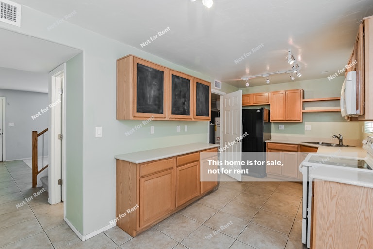 Photo 13 of 25 - 905 N Venice Ave Unit D, Tucson, AZ 85711