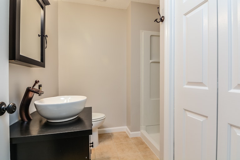 Photo 12 of 13 - 9 Hearthwood Cir, Durham, NC 27713
