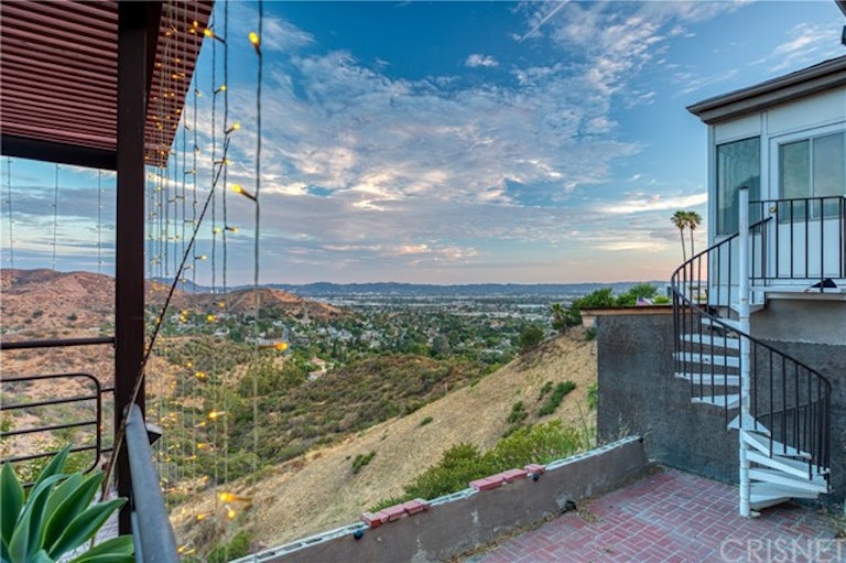 Photo 33 of 36 - 10366 Ormond St, Sunland, CA 91040
