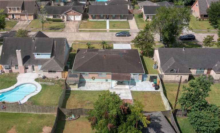 Photo 3 of 48 - 10811 Sagevale Ln, Houston, TX 77089