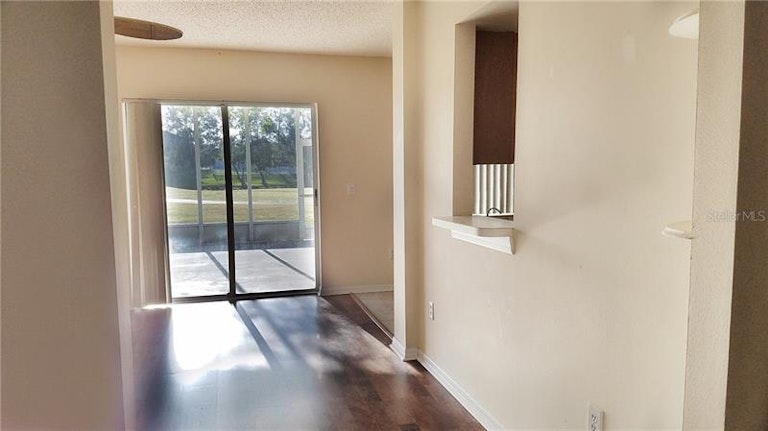 Photo 7 of 25 - 12970 Fennway Ridge Dr, Riverview, FL 33579