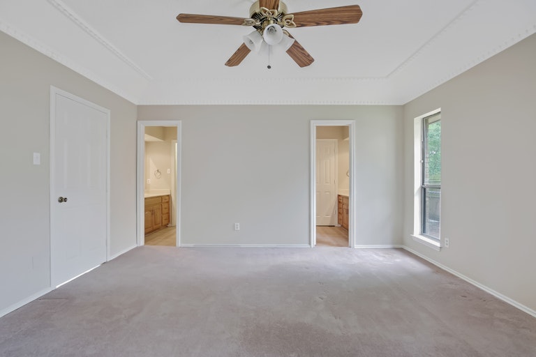 Photo 21 of 25 - 404 Rivervalley Ct, Arlington, TX 76006