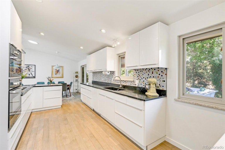 Photo 14 of 35 - 2689 Quail St, Lakewood, CO 80215