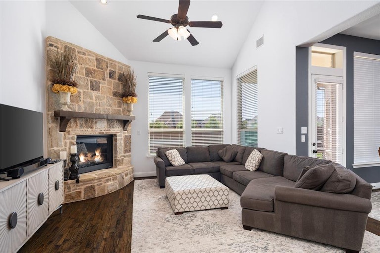 Photo 7 of 40 - 1317 Skyflower Ln, Celina, TX 75009