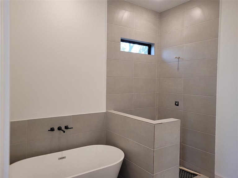 Photo 7 of 11 - 3515 Rogers St, Houston, TX 77022