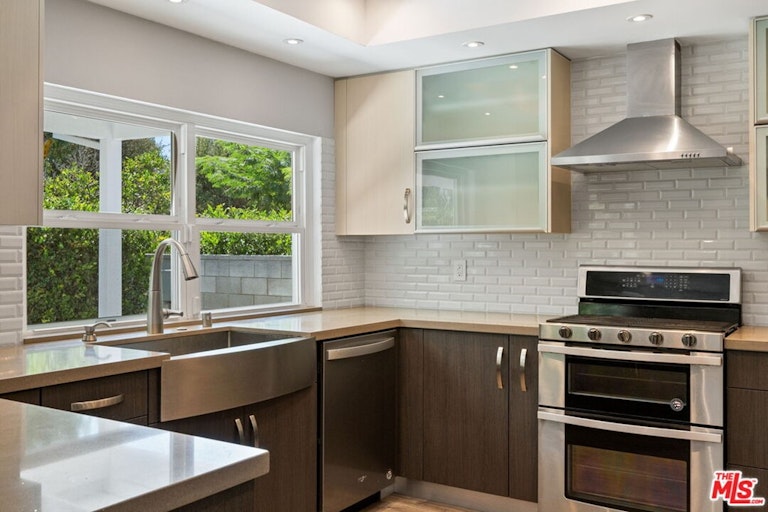 Photo 13 of 48 - 11246 Yolanda Ave, Porter Ranch, CA 91326