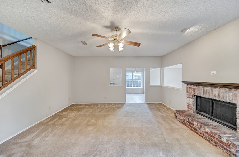 Photo 11 of 30 - 3113 Clovermeadow Dr, Fort Worth, TX 76123