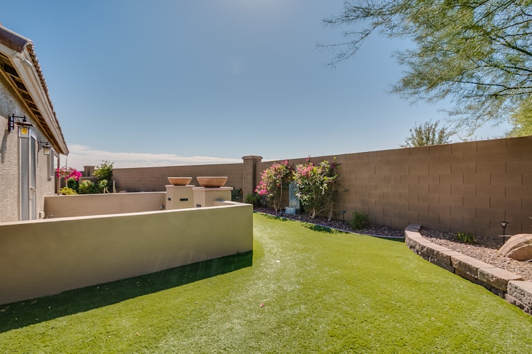 Photo 4 of 36 - 2044 S 86th Ln, Tolleson, AZ 85353