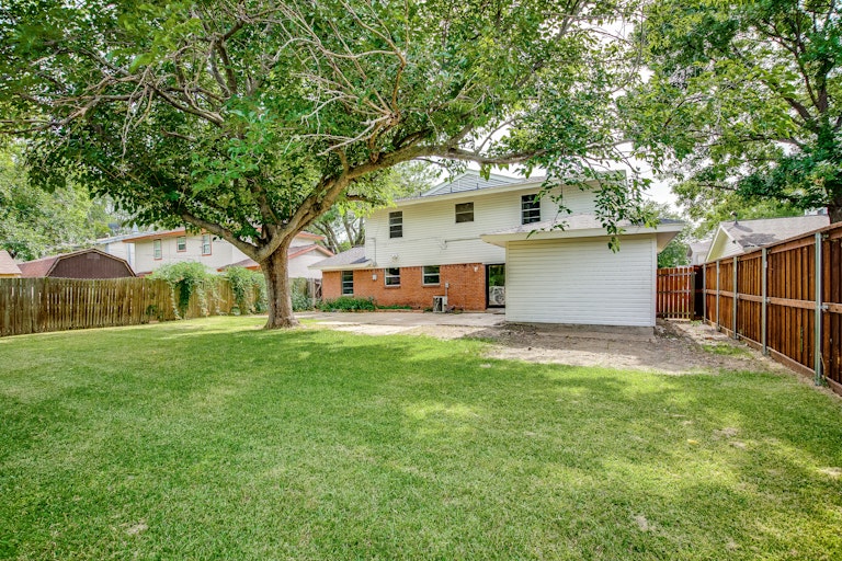 Photo 25 of 25 - 2920 Harlan Dr, Mesquite, TX 75150