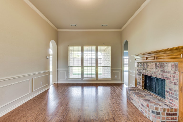 Photo 18 of 35 - 1807 Sussex Way, Corinth, TX 76210